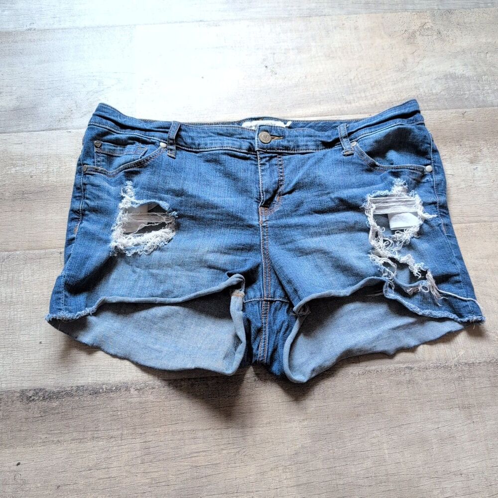 Torrid Distressed Denim Jean Shorts Stretch Blue Cotton Blend Women's Size 18
